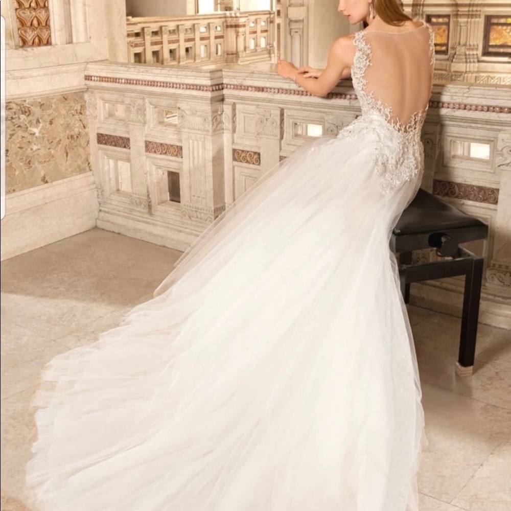 Beautiful wedding dress NEVER WORN and NO ALTERATIONS done.